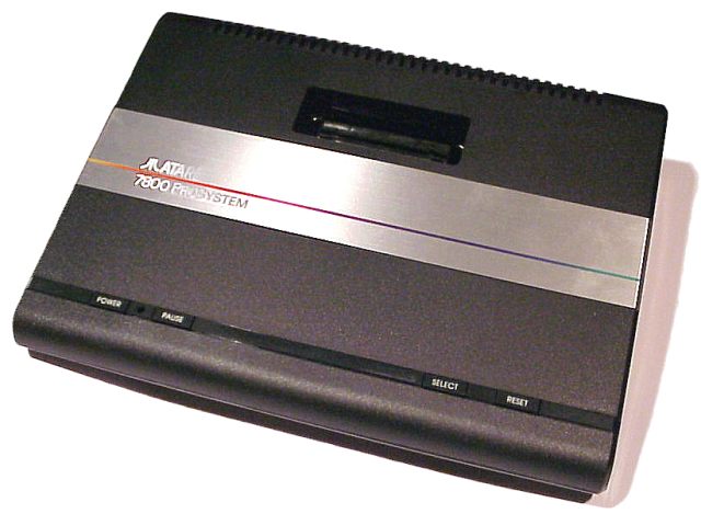 Atari_7800_System.jpg (43069 bytes)